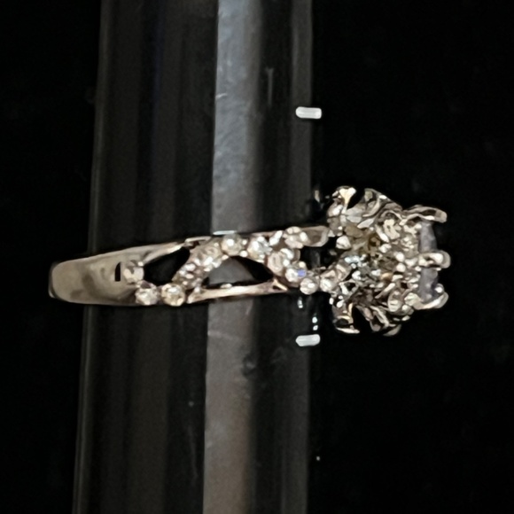 Vintage Sterling Silver and Cubic Zirconia Ring - Size 5.5 - Intricate Filigree - Picture 5 of 7